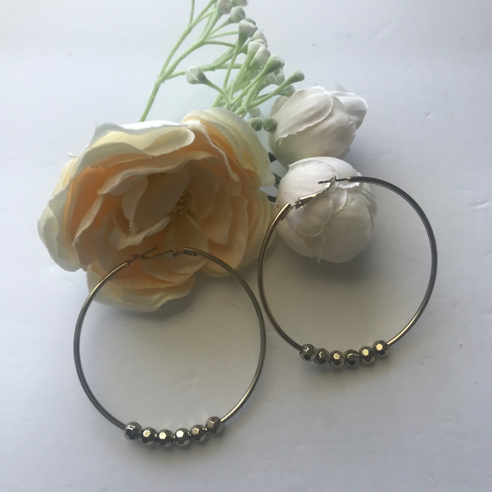 NEW NWT Beaded Hoop Earrings. Silver Pierced.